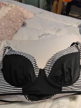 Black & White Striped Underwire Bikini Top - TORRID SWIM DD/F
